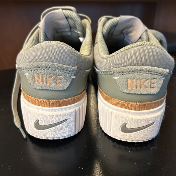 Women's Nike Court Legacy Lift Platform Sneakers - Picture 4 of 8